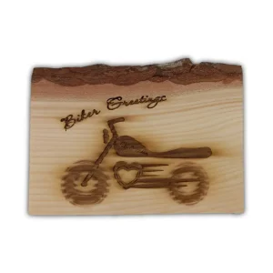 Holzkarte mit Waldkante: Biker Greetings, eingebrannt